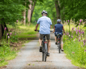 Man en vrouw op verzekerde fiets